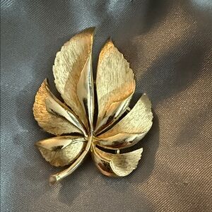 Retro Gold Leaf Brooch